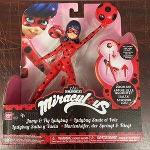 Miraculous jumping fly ladybug ZOOM UP